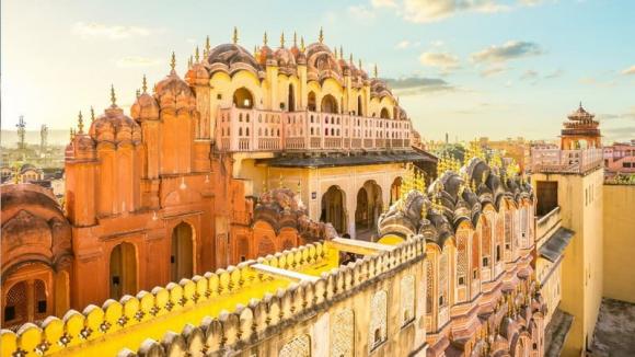 View - Cung điện như vương miện trăm tuổi độc đáo nhất thế giới ở Ấn Độ