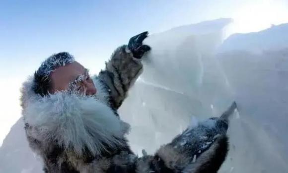 View - Người Inuit gốc sống trong lều tuyết và ngủ trần truồng, tại sao họ không sợ lạnh, không sợ băng tan nếu đốt lửa trong nhà?