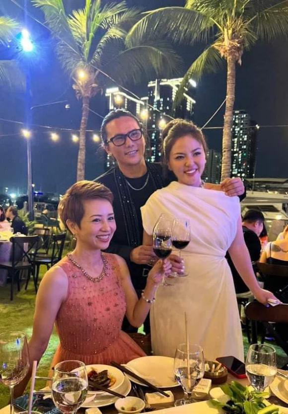 View - Nhạc sĩ Tú Dưa gây sốt với khoảnh khắc chung khung hình bên vợ mới Lam Trang và vợ cũ Thúy Hiền