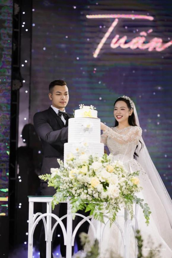 View - Nhã Phương cùng dàn sao của 'Vũ trụ VFC' dự đám cưới diễn viên Kim Oanh