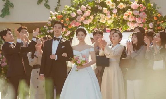 View - Kim Soo Hyun và mỹ nhân 'Hậu duệ của mặt trời' Kim Ji Won nhận tin vui khi phim mới vừa ra mắt