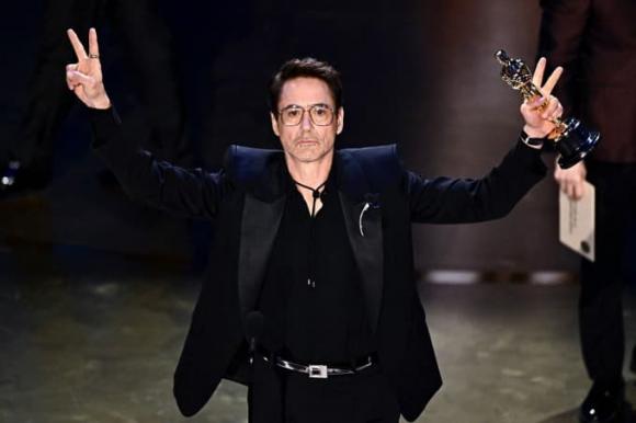 View - Lễ trao giải Oscar 2024: Dàn sao lộng lẫy, Robert Downey Jr. giành giải Oscar đầu tiên