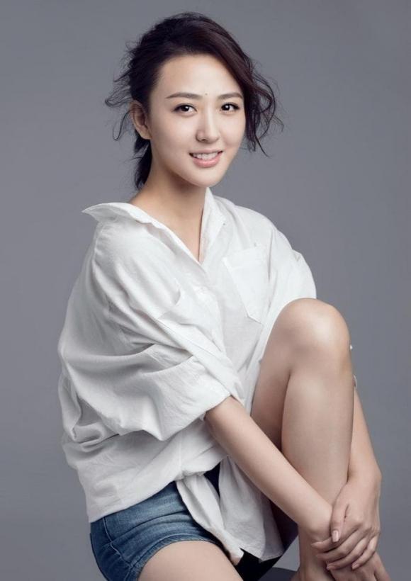 View - Cô là trợ lý của Dương Mịch, nhưng nhờ nhan sắc quá nổi bật nên được đạo diễn để mắt, trở thành ngôi sao sau khi hợp tác với Hồ Ca