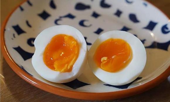 Trứng luộc, trứng gà luộc, trứng luộc có màu xanh