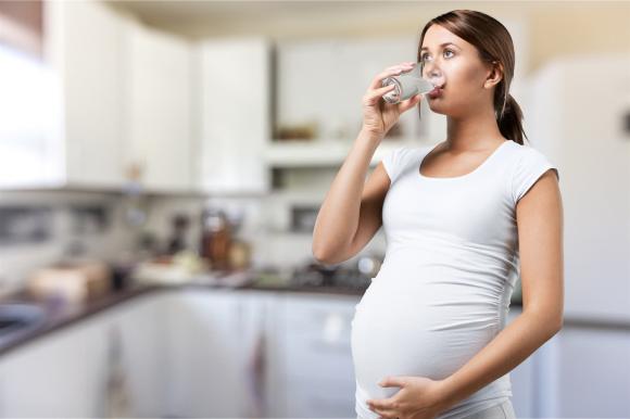 Thời điểm nào là bà mẹ hấp thụ nước chất lượng tốt nhất? thời điểm nào nên uống nước, lưu ý khi uống nước