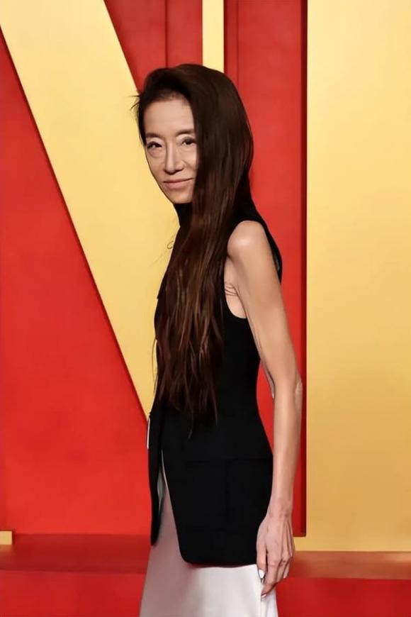 View - Vera Wang 75 tuổi được khen 'trẻ đẹp' trên thảm đỏ Oscar, nhưng liền bị 'bóc mẽ' nhan sắc thật khi chưa photoshop