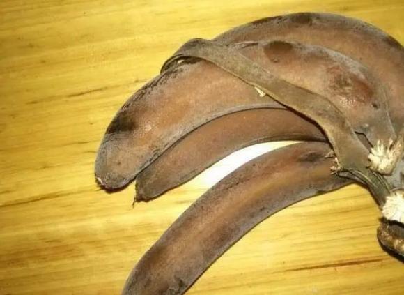chuối, chuối để tủ lạnh, chuối đen