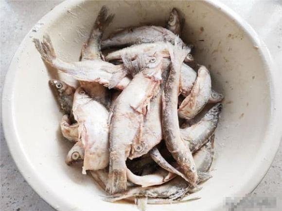 View - Cách làm món cá thơm ngon đúng điệu, dạy bạn một số mẹo để cá có màu vàng, giòn và không tanh