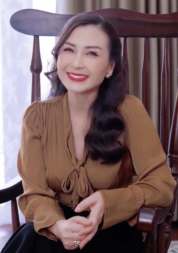diễn viên Khánh Huyền, sao Việt