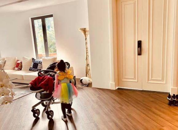Ngọc Trinh, BTV Ngọc Trinh, con của Ngọc Trinh, sao việt 