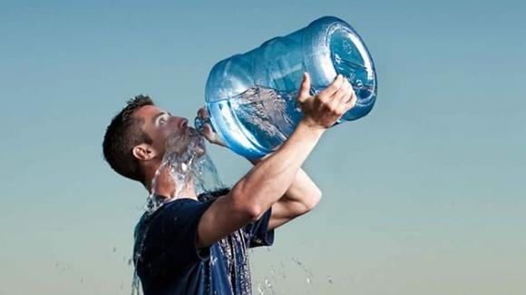 uống nước, sức khỏe, khát nước, nhiệt độ nước, mẹo uống nước
