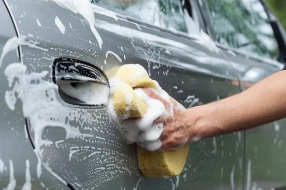 Mẹo rửa xe ô tô, rửa xe ô tô bằng bột giặt, rửa xe ô tô bằng nước rửa chén
