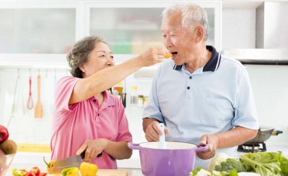 tuổi già, sống thọ, sức khỏe tuổi già, chăm sóc sức khỏe 