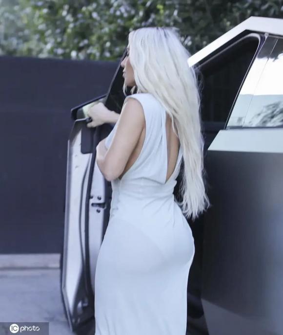 Kim Kardashian, sao âu mỹ, sao mặc không nội y, thời trang sao
