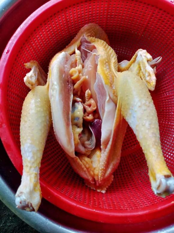 gà luộc, thịt gà luộc, gà luộc ăn với lá chanh, món ngon 