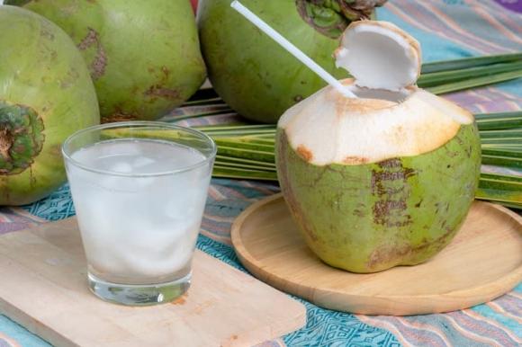 nước dừa, không nên uống nước dừa, sức khỏe 
