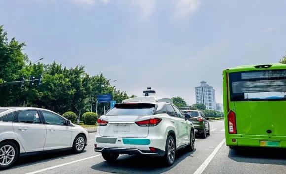 lái xe, xe điện, xe xăng, xe ô tô