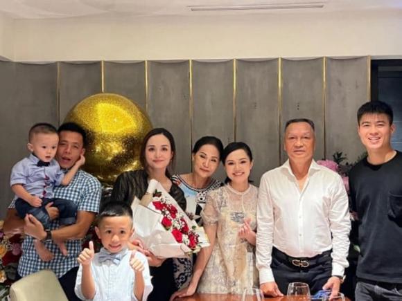 vợ Văn Quyết, chị vợ Duy Mạnh, giới trẻ 