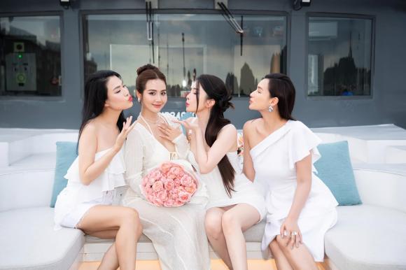 Việt Anh, Quỳnh Nga, Huyền Lizzie, sao việt 