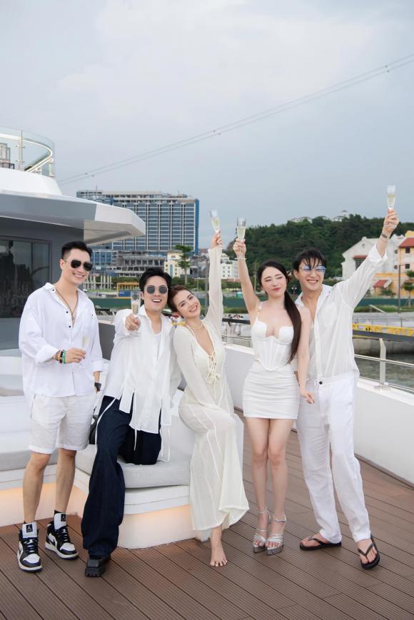 Việt Anh, Quỳnh Nga, Huyền Lizzie, sao việt 
