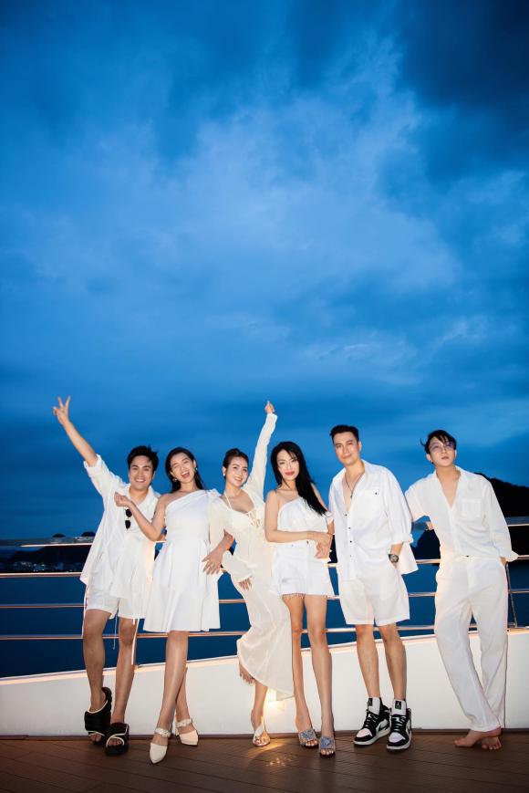 Việt Anh, Quỳnh Nga, Huyền Lizzie, sao việt 