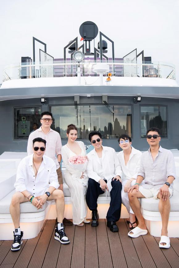 Việt Anh, Quỳnh Nga, Huyền Lizzie, sao việt 