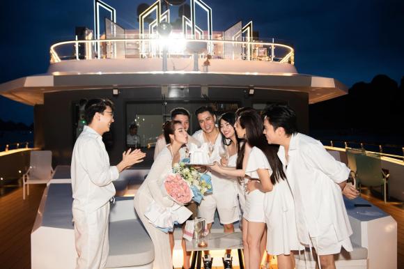 Việt Anh, Quỳnh Nga, Huyền Lizzie, sao việt 