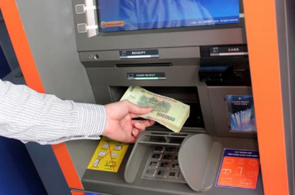 ATM, máy rút tiền tự động, trong cây ATM có bao nhiêu tiền