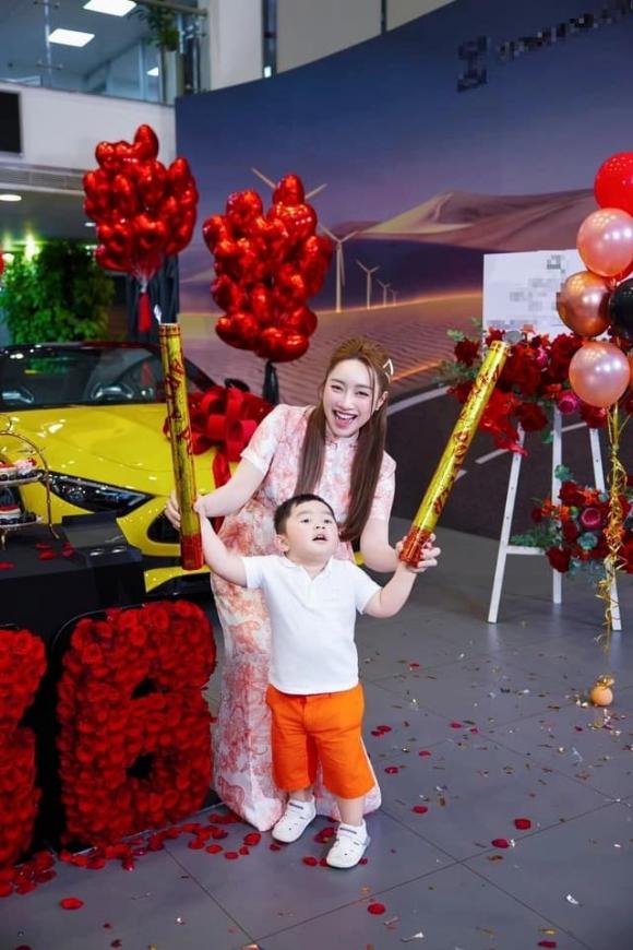 diễn viên Chi Bảo, người mẫu Lý Thùy Chang, sao Việt