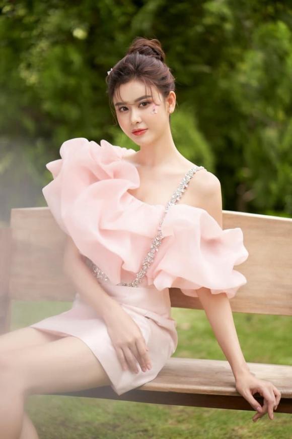 hotgirl Xoài Non, hot streamer Xemesis, sao Việt
