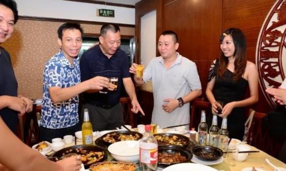 tiếp khách, cách đối xử với người đã giúp đỡ mình, tiệc tối