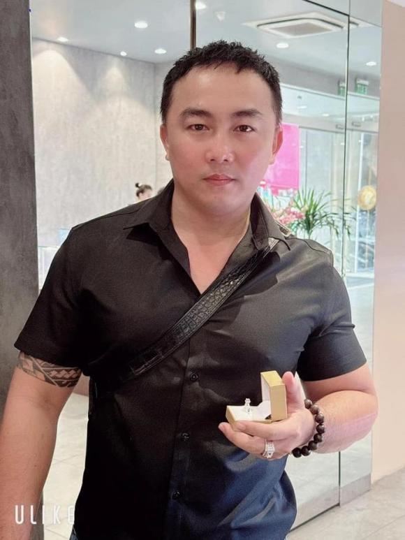 Ông hoàng cải lương Hồ Quảng,Ông hoàng cải lương Hồ Quảng Vũ Linh,NSƯT Vũ Linh,con gái Vũ Linh,sao Việt