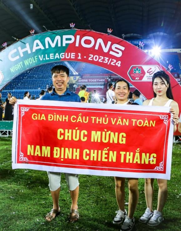 Cầu thủ văn toàn, em gái văn toàn, cầu thủ việt