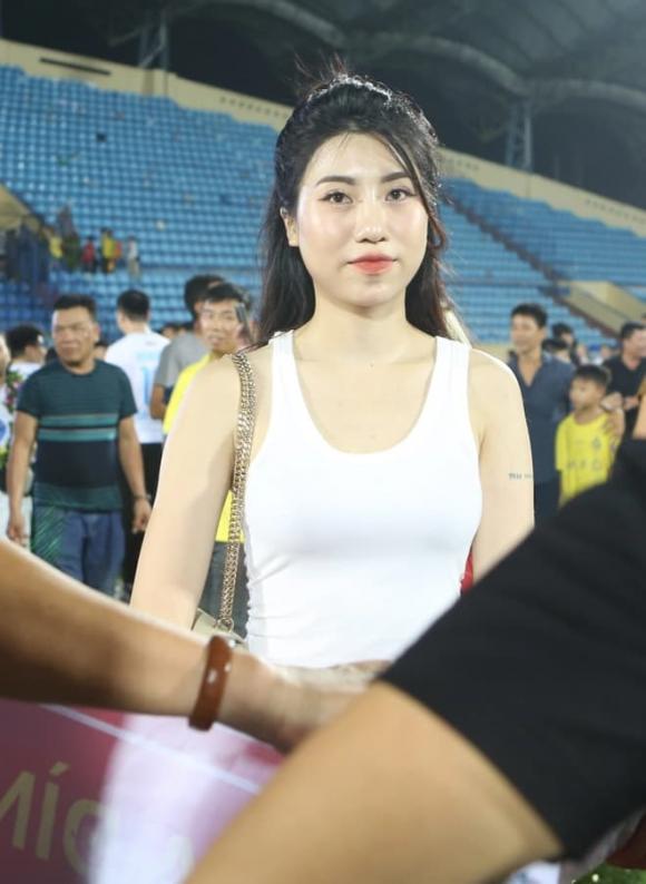 Cầu thủ văn toàn, em gái văn toàn, cầu thủ việt