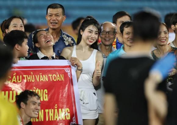 Cầu thủ văn toàn, em gái văn toàn, cầu thủ việt