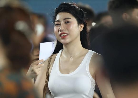 Cầu thủ văn toàn, em gái văn toàn, cầu thủ việt