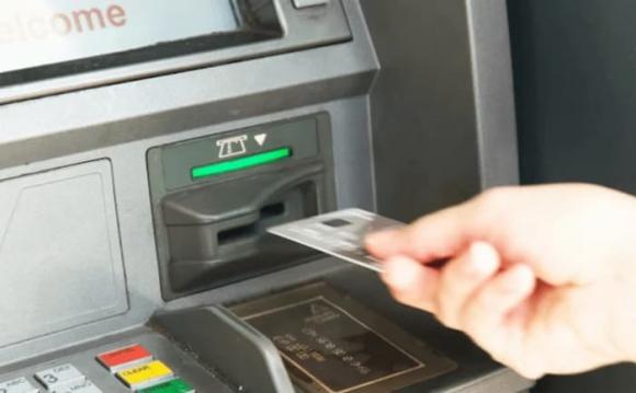 ATM, rút tiền từ thẻ ATM, ngân hàng