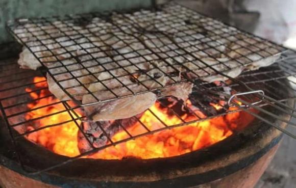 Mực nướng, nướng mực bằng than hoa, chọn mực khô ngon