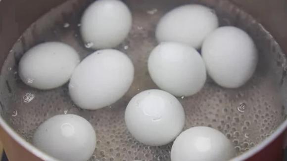 Trứng vịt lộn, mẹo luộc trứng vịt lộn