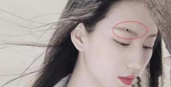 tử vi, nốt ruồi tài lộc, nốt ruồi son