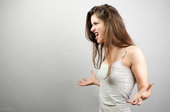 phụ nữ nhiều lông, lông vùng kín