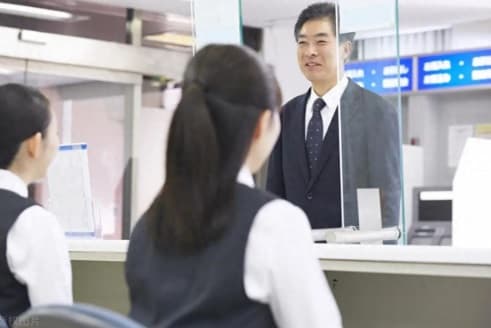 lưu ý khi rút tiền ngân hàng, rút tiền, rút số tiền lớn tại ngân hàng
