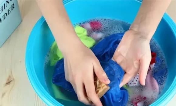 tránh giặt quần áo ban đêm, nguyên nhân không giặt quần áo ban đêm, tổn hại sức khoẻ