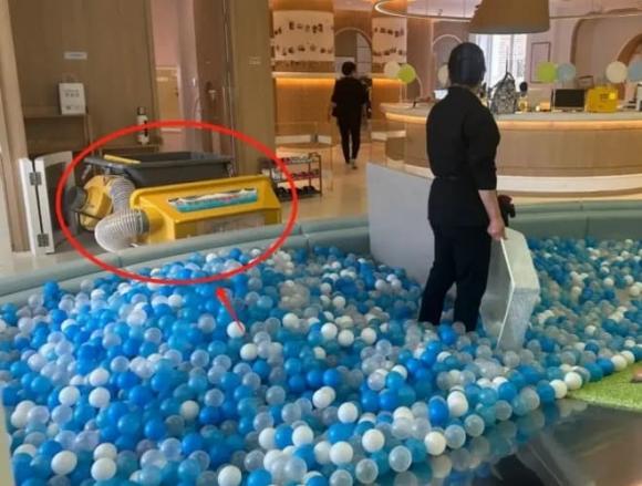 Nuôi con vào mùa hè, 4 địa điểm độc hại, khu vui chơi cần tránh
