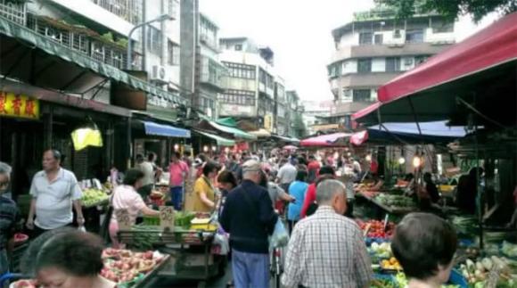 trẻ em, nghĩa địa, chùa, đám ma