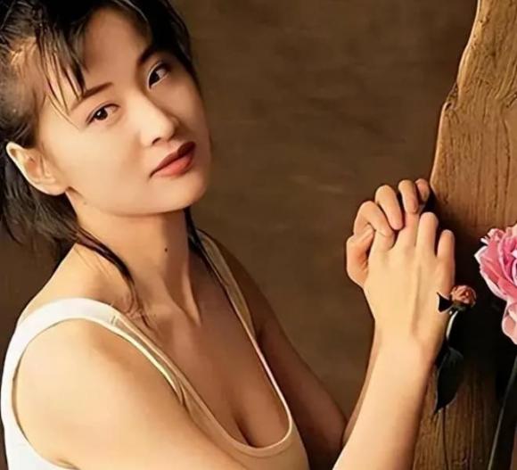 Vu Lợi, người tình trong mộng của Trương Nghệ Mưu, Sao Hong Kong