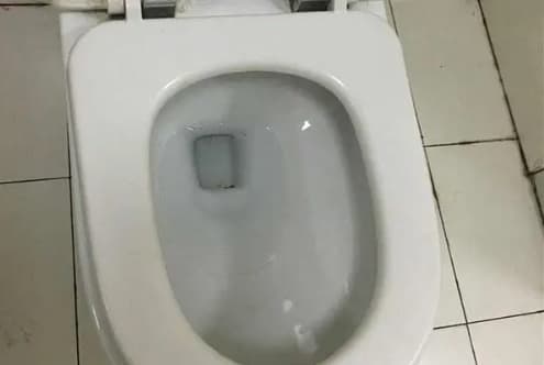 tại sao phân dính vào bồn cầu, vấn đề sức khỏe, lưu ý khi đi vệ sinh