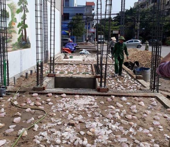 Làm nhà, đào móng nhà, vứt tiền và chôn vàng xuống móng nhà