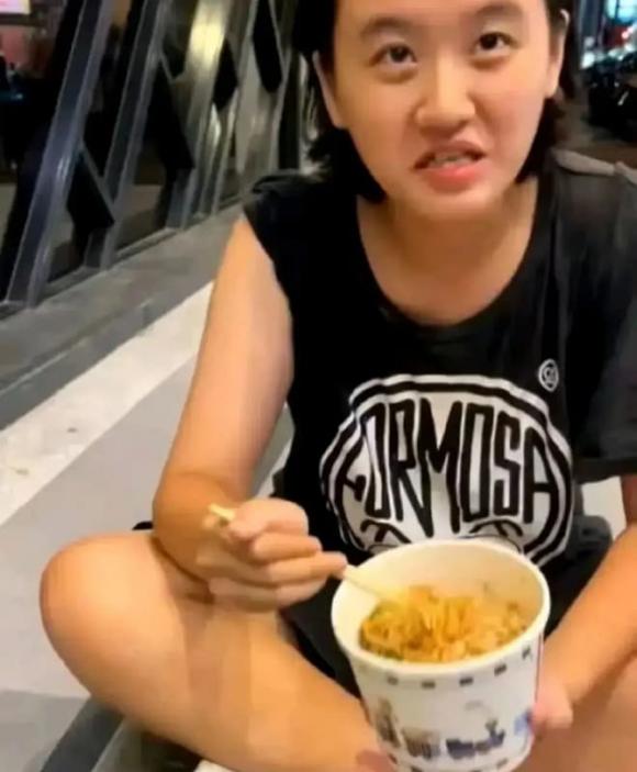 Lý Khôn Thành, Vợ kém 40 tuổi của Lý Khôn Thành, Lâm Tĩnh Ân, chuyện tình ông cháu