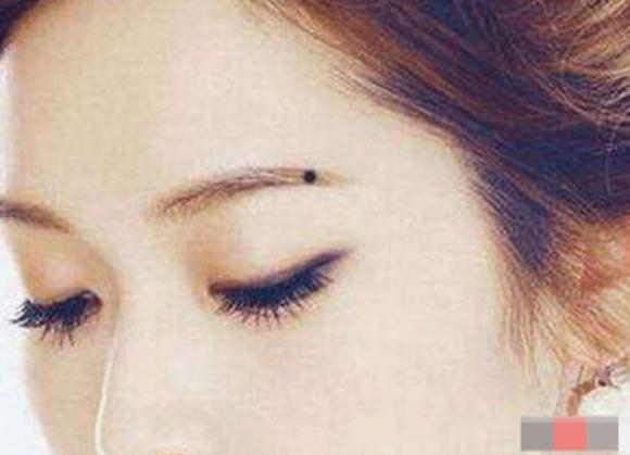 nốt ruồi, phụ nữ, tướng số